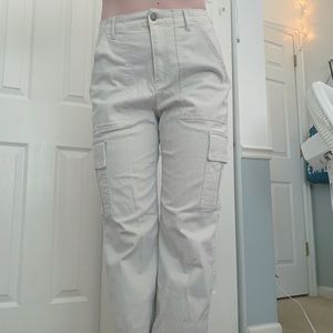 Hollister Co. Ultra High Rise Straight Utility Pants SIZE: M *STILL ON SITE*